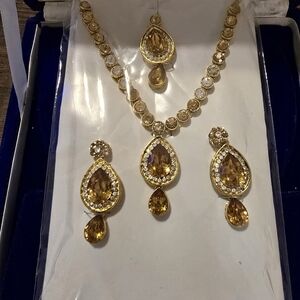 Elegant Gold and Brown Jewelry Set